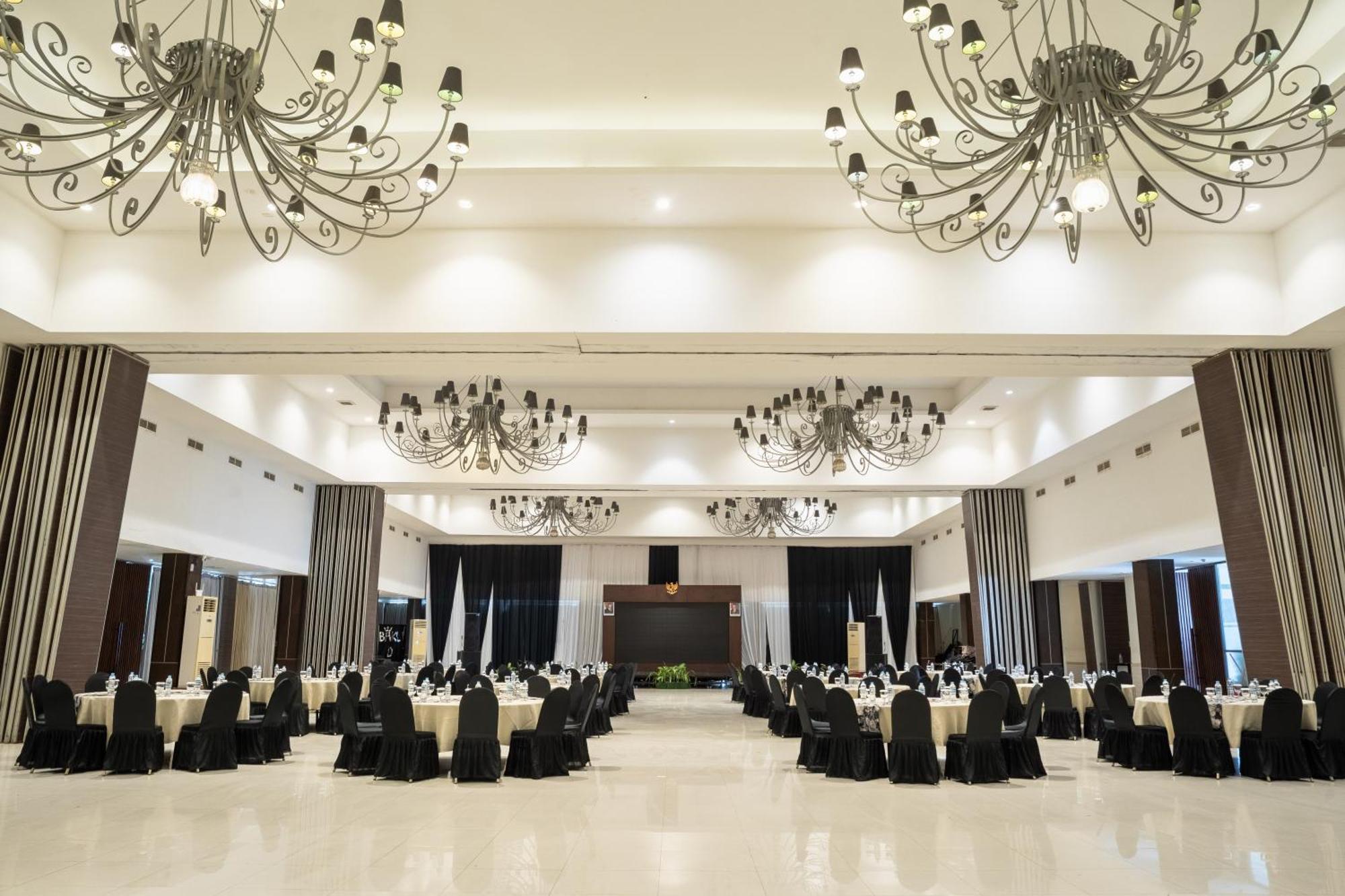 Estrella Hotel & Conference Лувук Екстер'єр фото