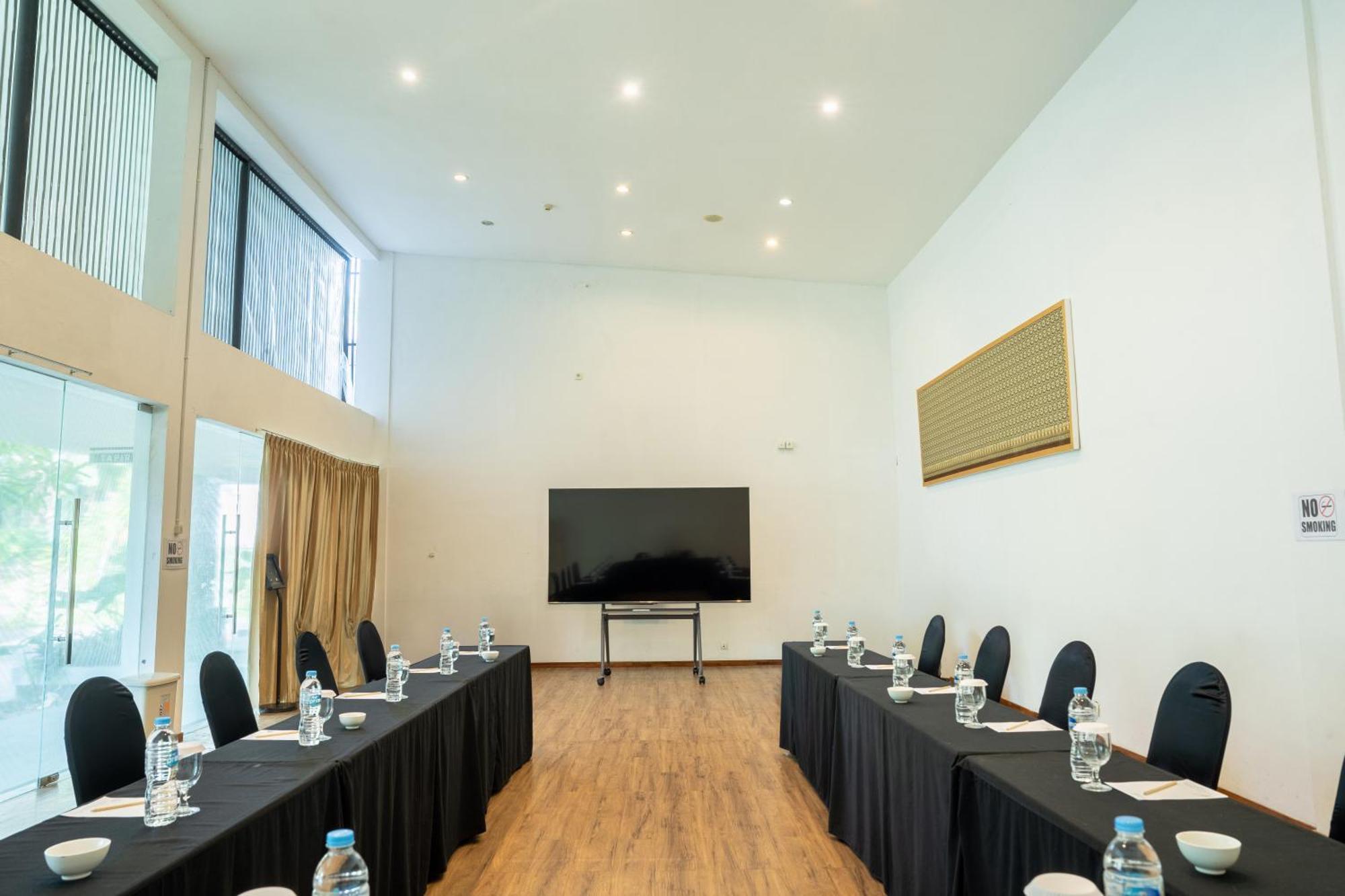 Estrella Hotel & Conference Лувук Екстер'єр фото