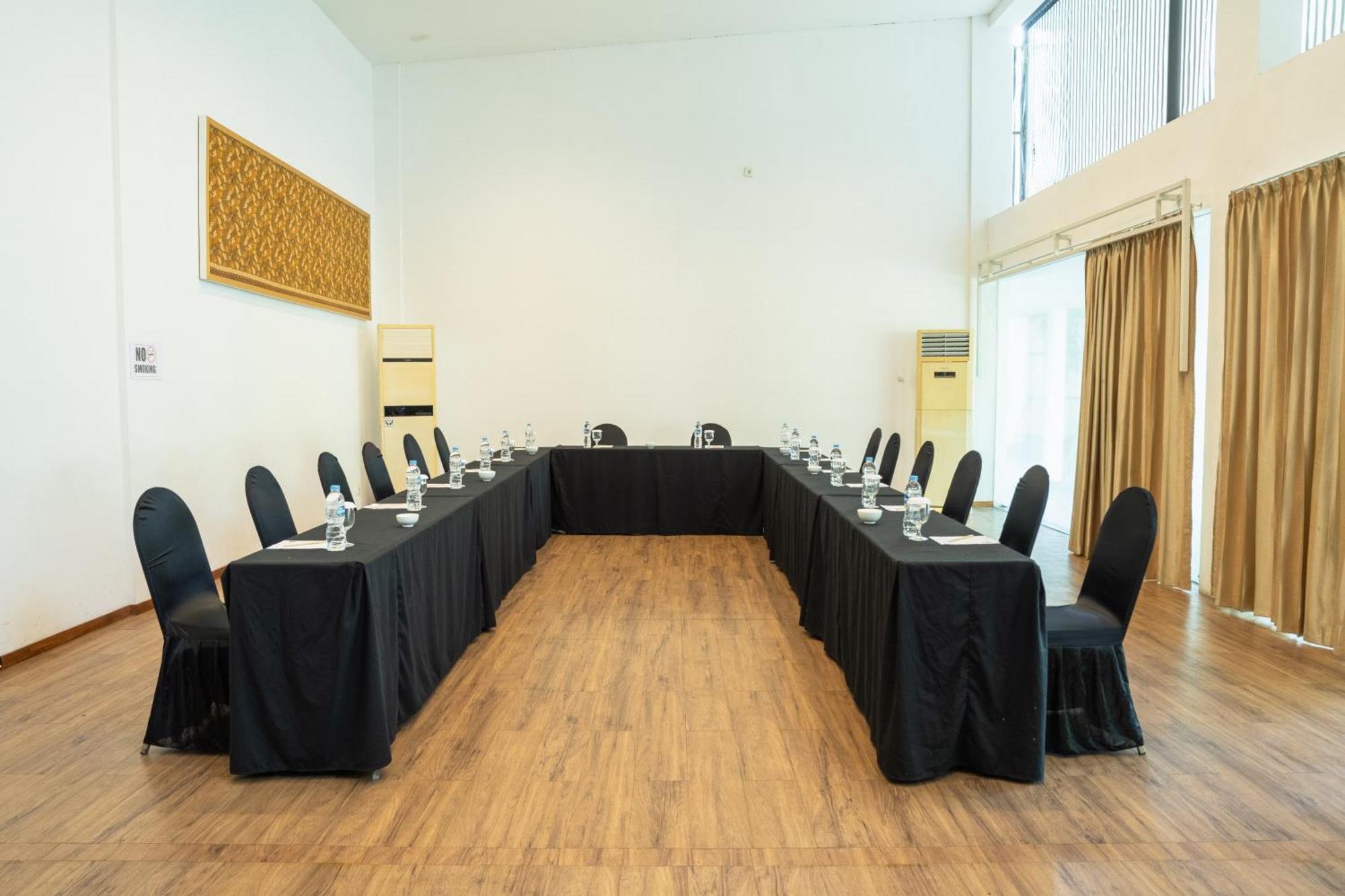 Estrella Hotel & Conference Лувук Екстер'єр фото