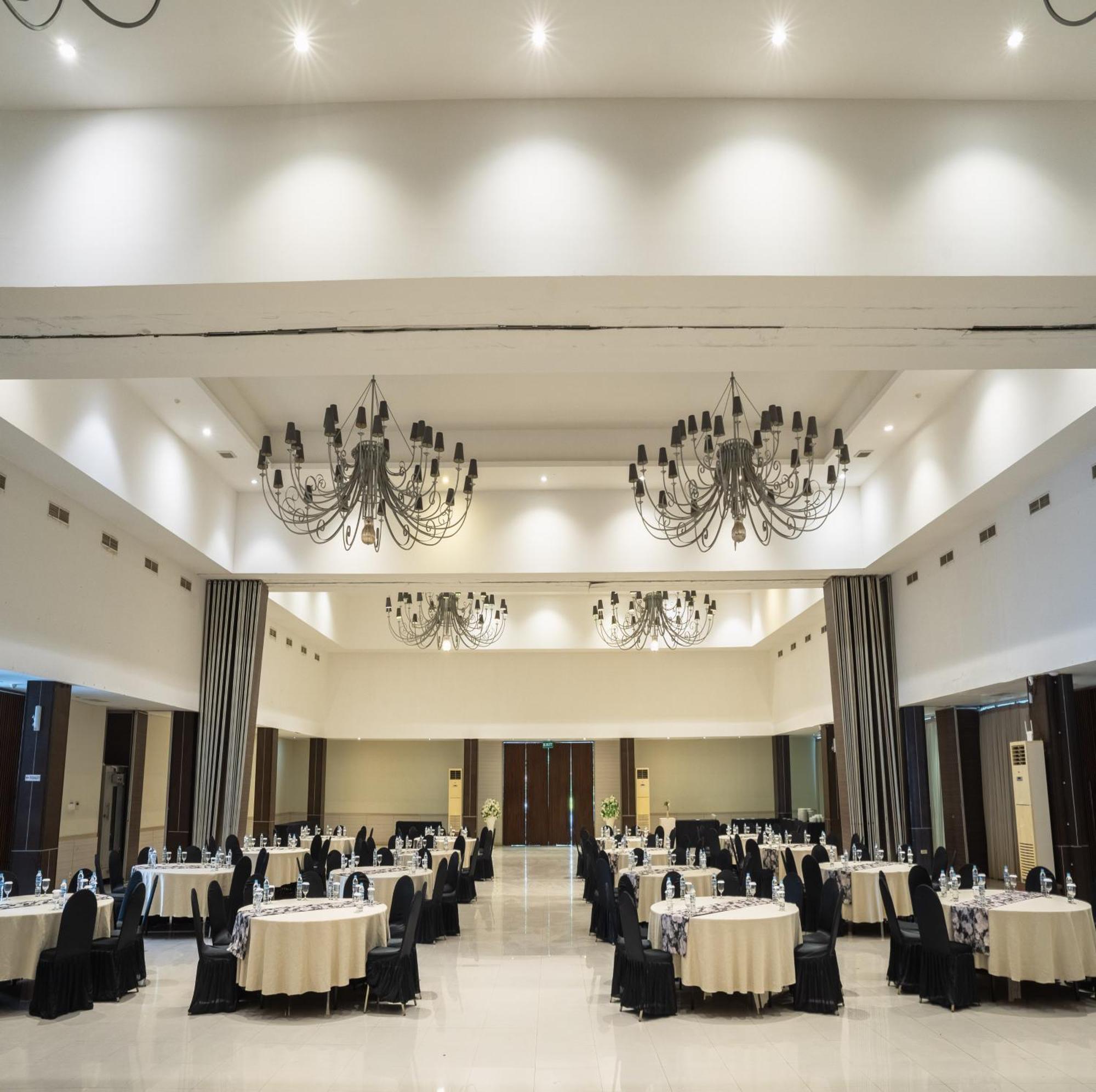 Estrella Hotel & Conference Лувук Екстер'єр фото