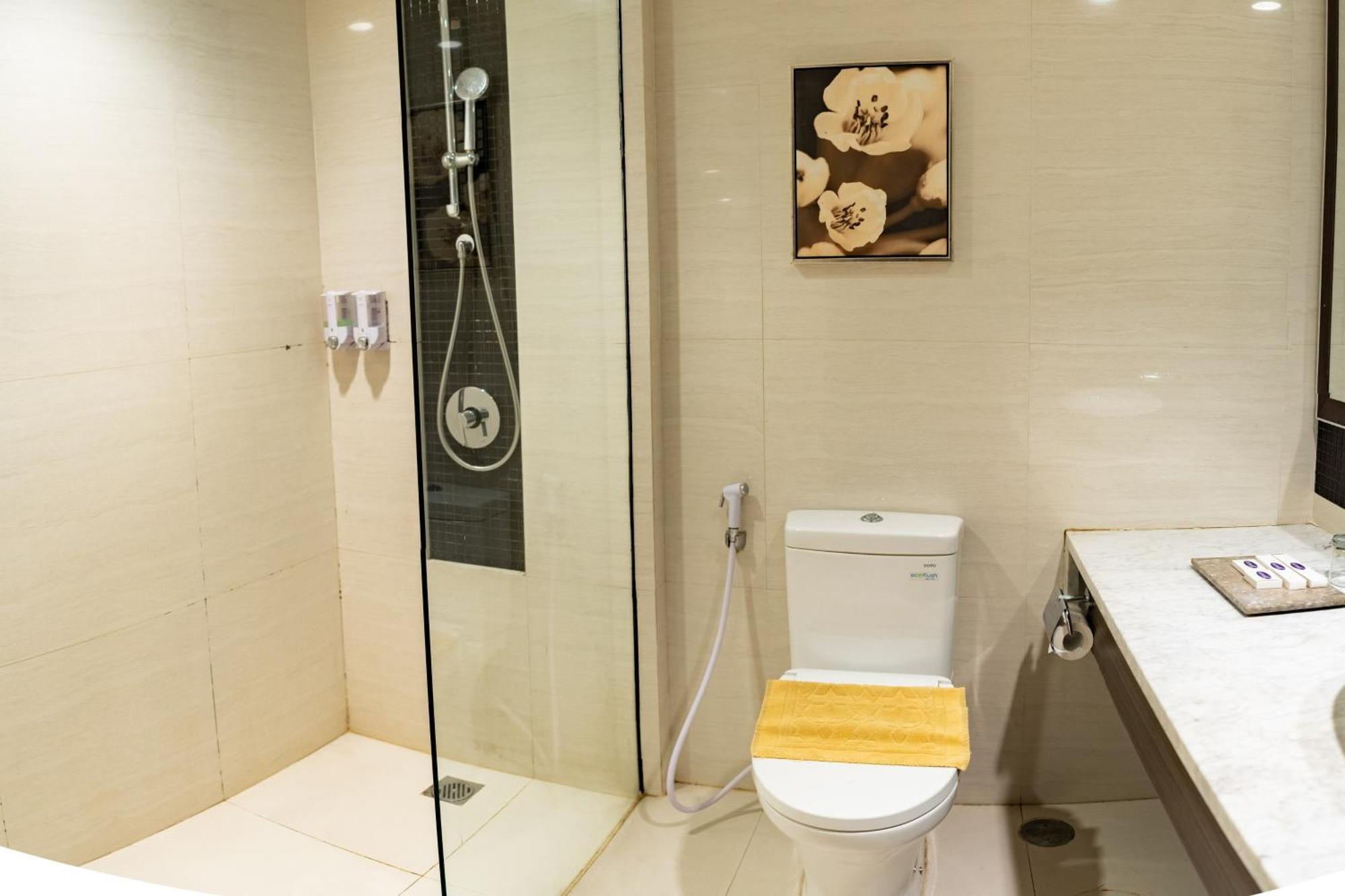 Estrella Hotel & Conference Лувук Екстер'єр фото
